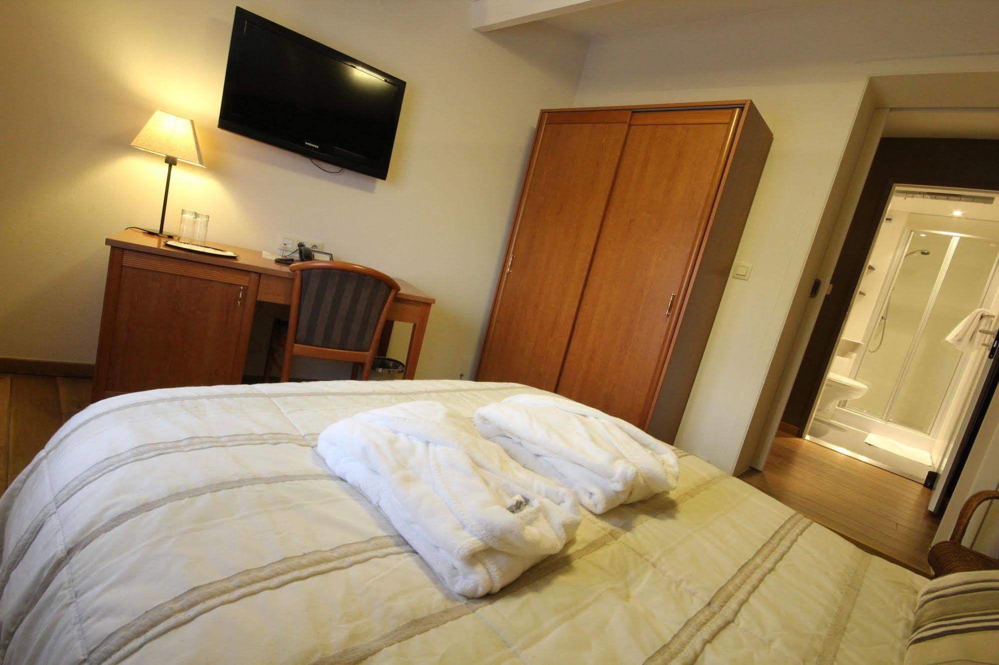 Hotel Le Fournil Redu Kültér fotó