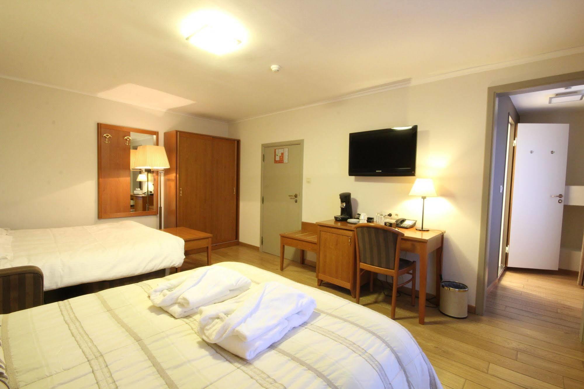Hotel Le Fournil Redu Kültér fotó